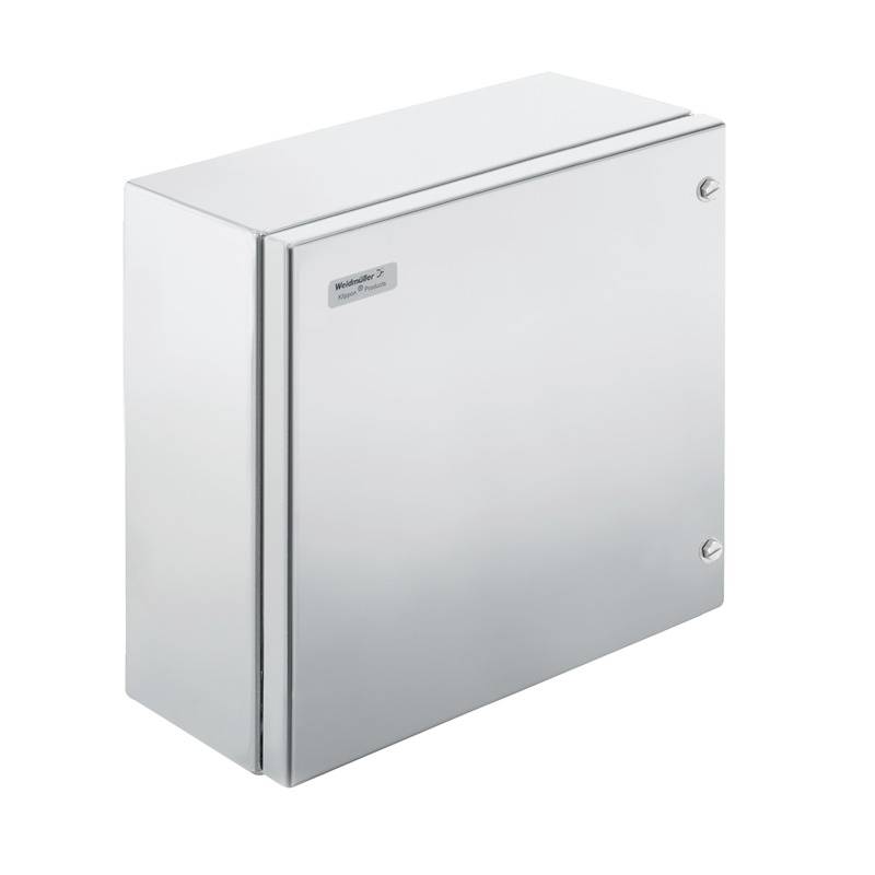 Ein silberner, rechteckiger Metallschrank mit einer Tür und zwei sichtbaren Schrauben auf der Vorderseite.