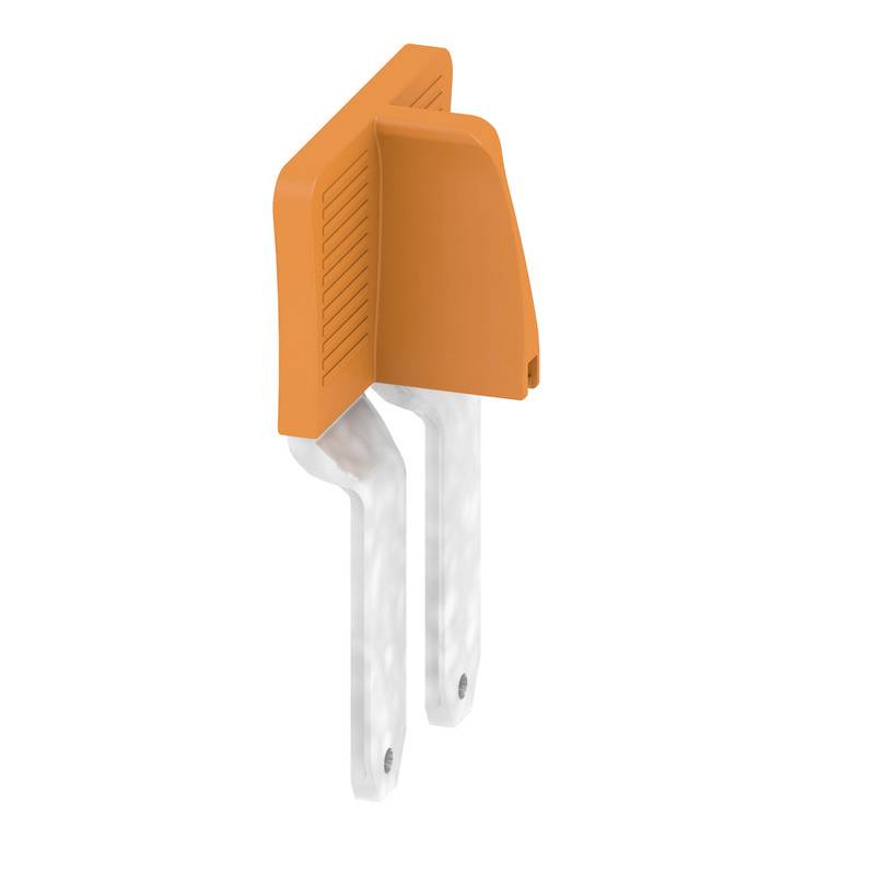 Ein orangefarbenes Kunststoffteil mit zwei langen, silbernen Metallstiften. Es scheint ein elektrisches Steckerteil zu sein.