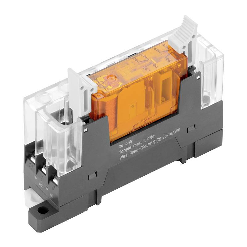 Ein elektrisches Relais mit einem transparenten Kunststoffgehäuse, das die internen Komponenten zeigt. Das Gehäuse hat orangefarbene Details.