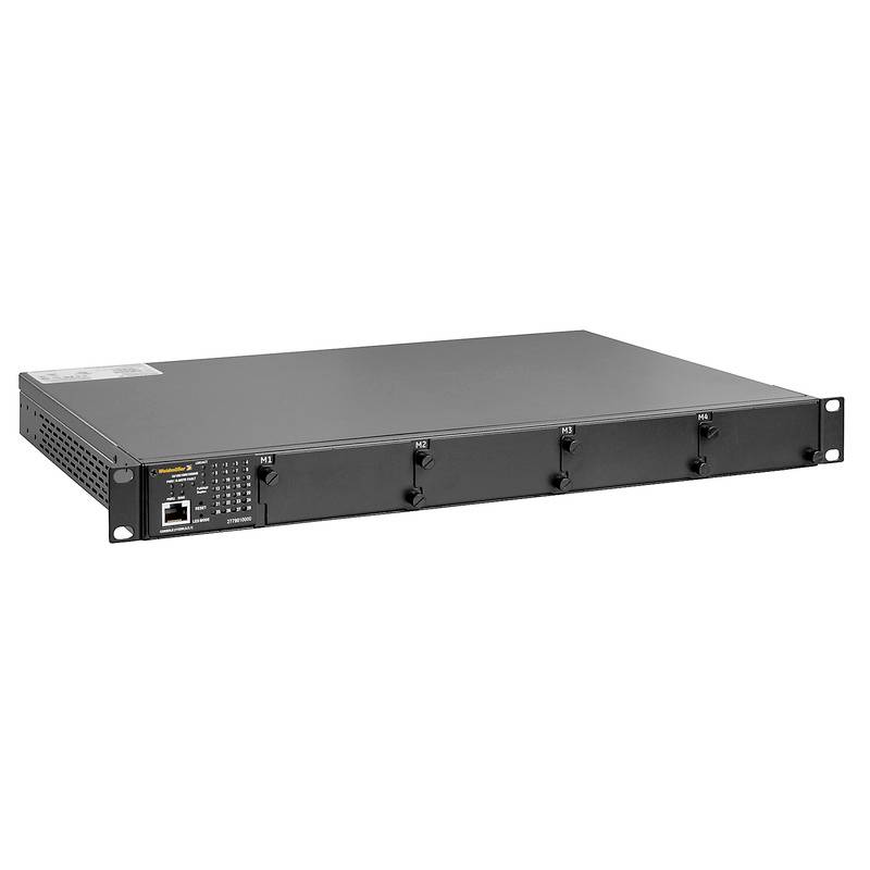 Schwarzes Server-Rack oder Netzwerkgerät mit vier Ports vorne und Ethernet-Anschluss links.