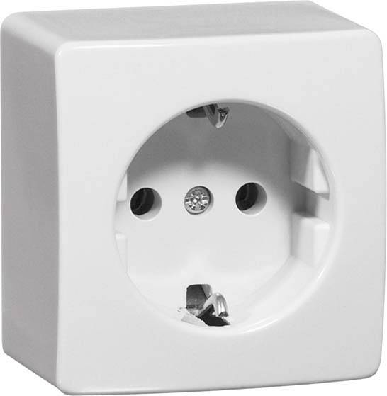 Weiße Steckdose an einer Wand, passend für europäische Stecker.