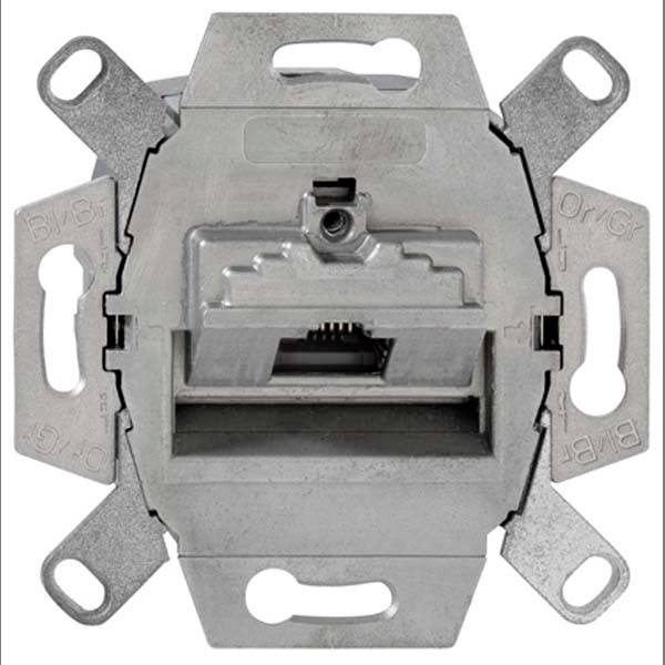 Ein eingebauter Netzwerkanschluss in einer Metallfassung, mit Montagelöchern an den Seiten.