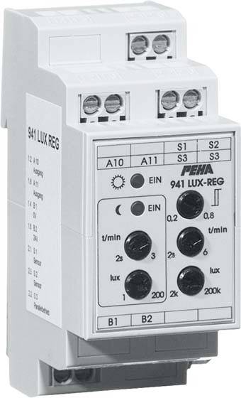 Elektronischer Zeitschalter, Modell '941 LUX-REG', mit einstellbaren Schaltzeiten und Drehrädern zur Anpassung der Timereinstellungen.