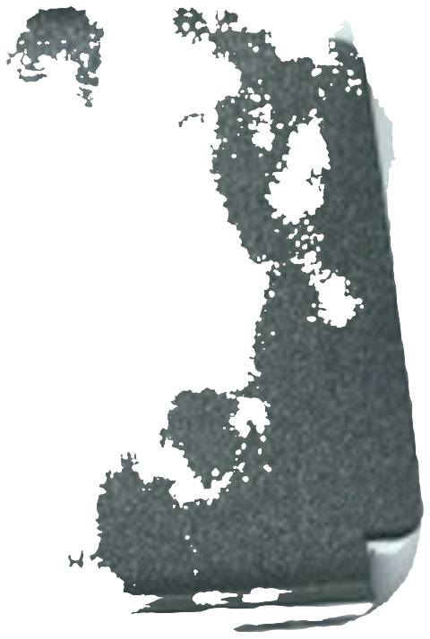Ein abstraktes Kunstwerk mit unregelmäßigen Formen und einer grauen Farbpalette. Die linke Seite zeigt eine ungleichmäßige Textur.
