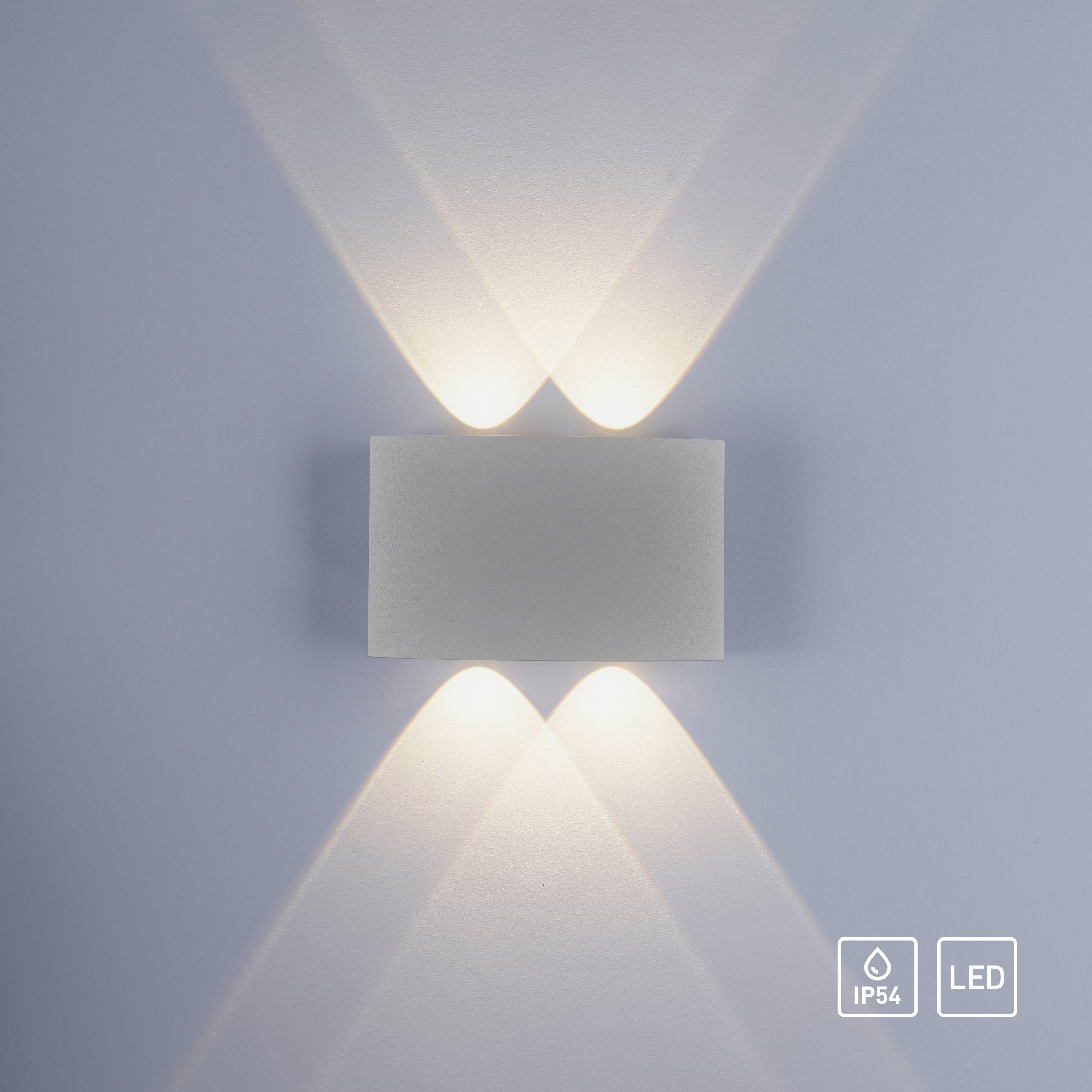 Wandleuchte strahlt sowohl nach oben als auch unten weiches, diffuses Licht aus. Symmetrisches Lichtmuster auf der Wand.