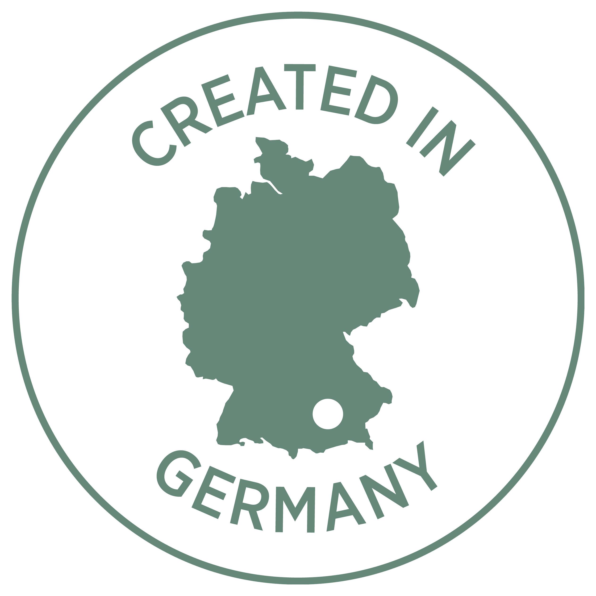Grünes Siegel mit Deutschland-Silhouette und den Worten 'CREATED IN GERMANY' als Herkunftskennzeichnung.