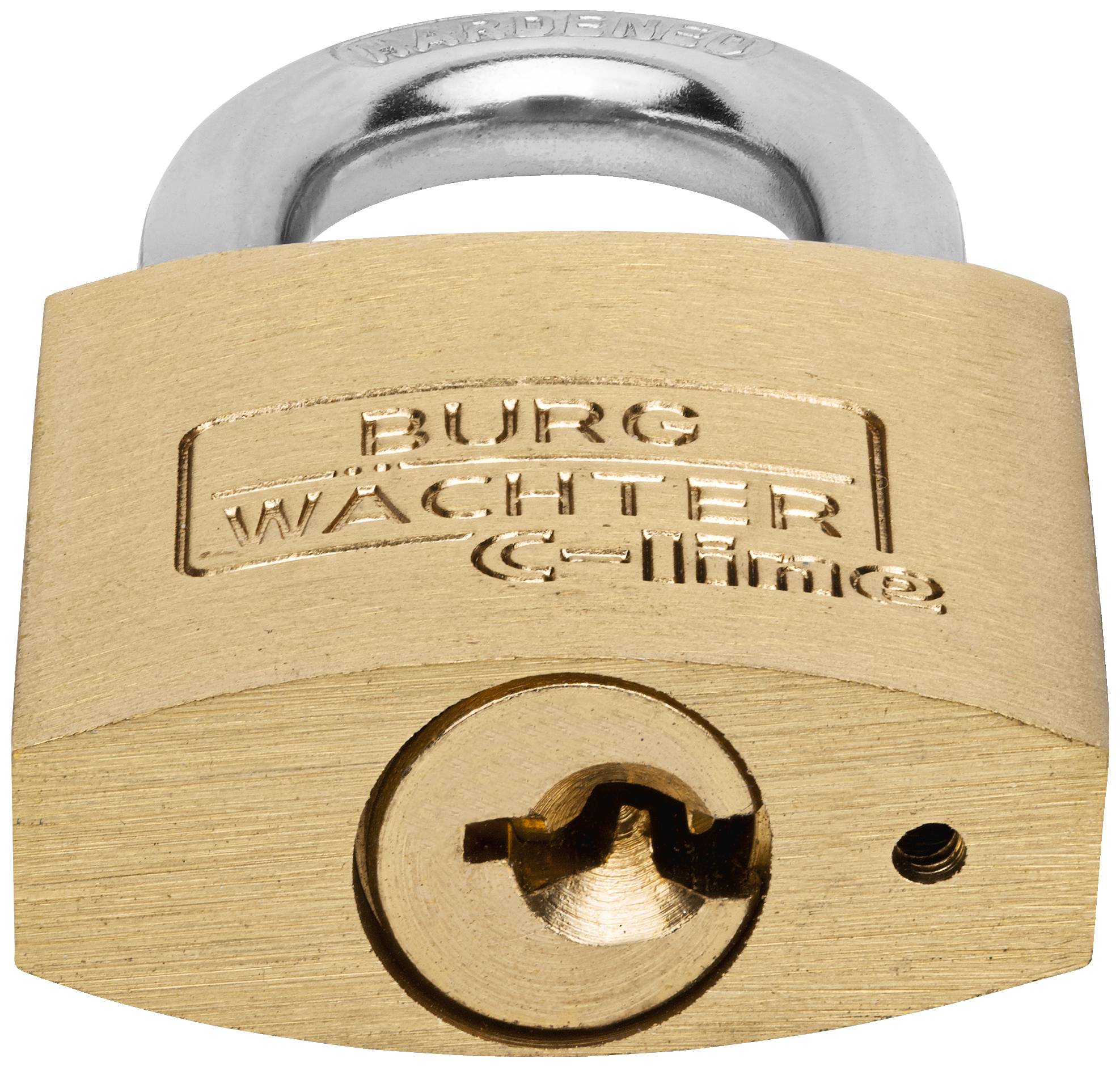 Vorhängeschloss aus Messing mit eingraviertem Markennamen. Es befindet sich in geschlossenem Zustand und zeigt die Vorderseite mit Schlüsselloch.