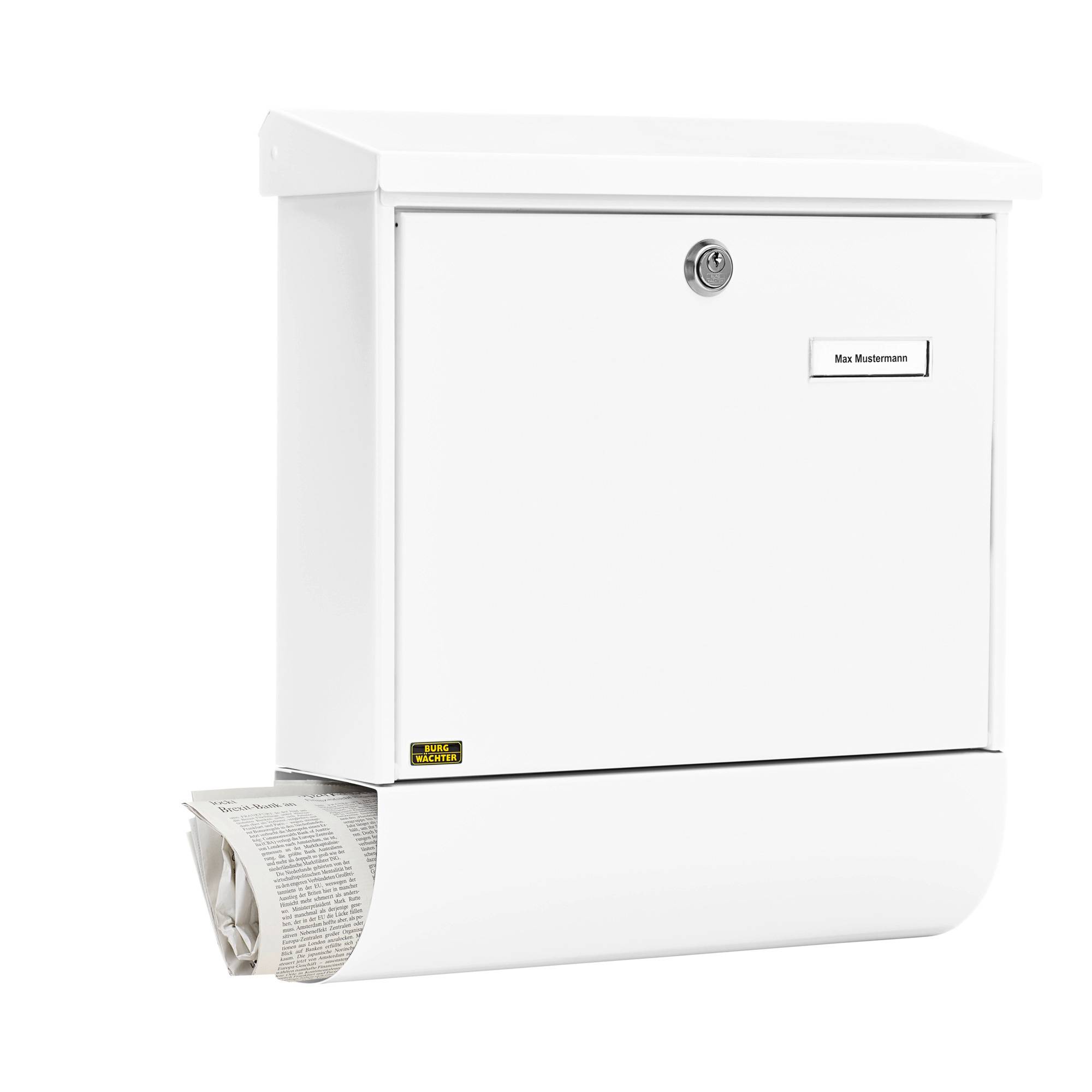 Weißer Briefkasten mit Namensschild 'Max Mustermann' und Zeitungsfach, aus dem eine Zeitung ragt.