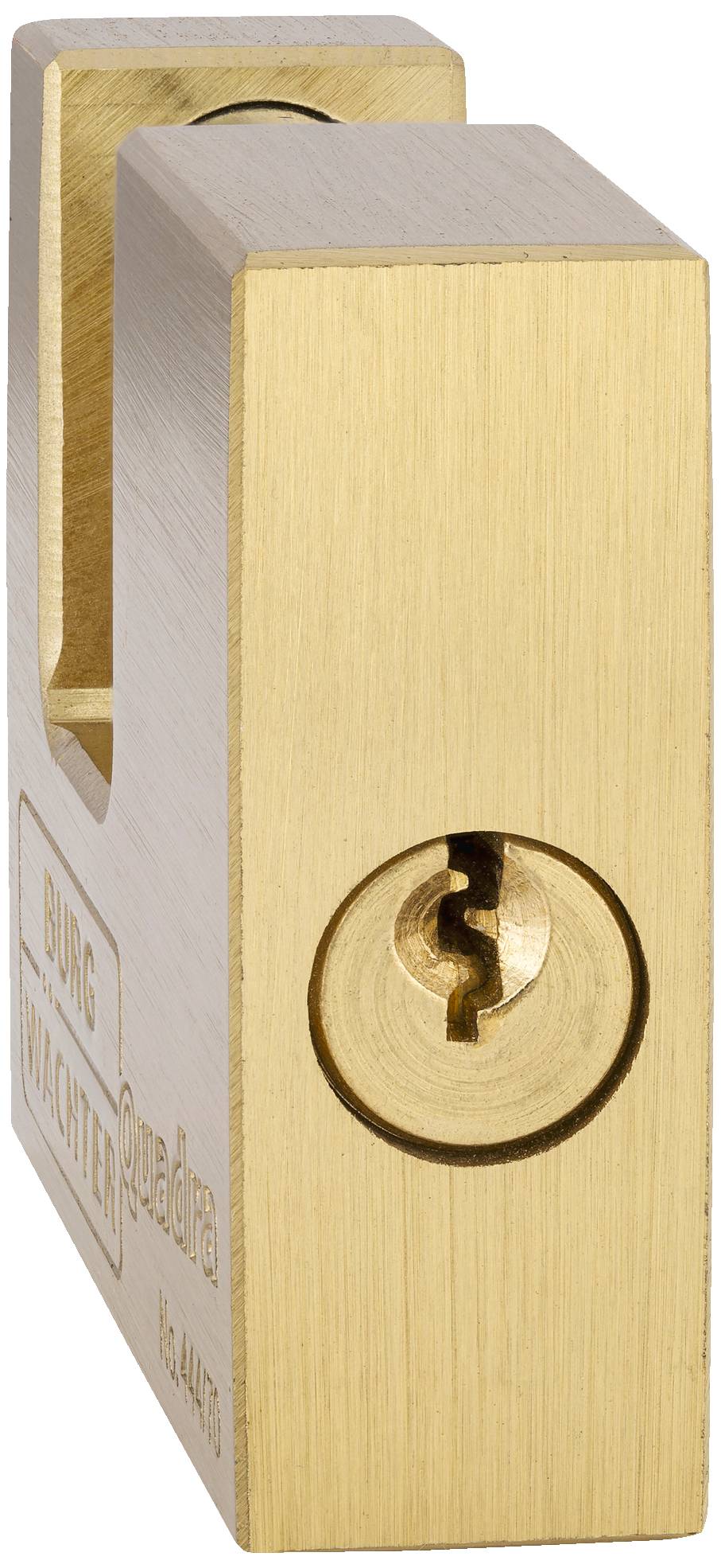 Ein massives Vorhängeschloss aus Messing mit rechteckiger Form und Schlüsselloch vorne. Der Herstellername ist seitlich eingraviert.