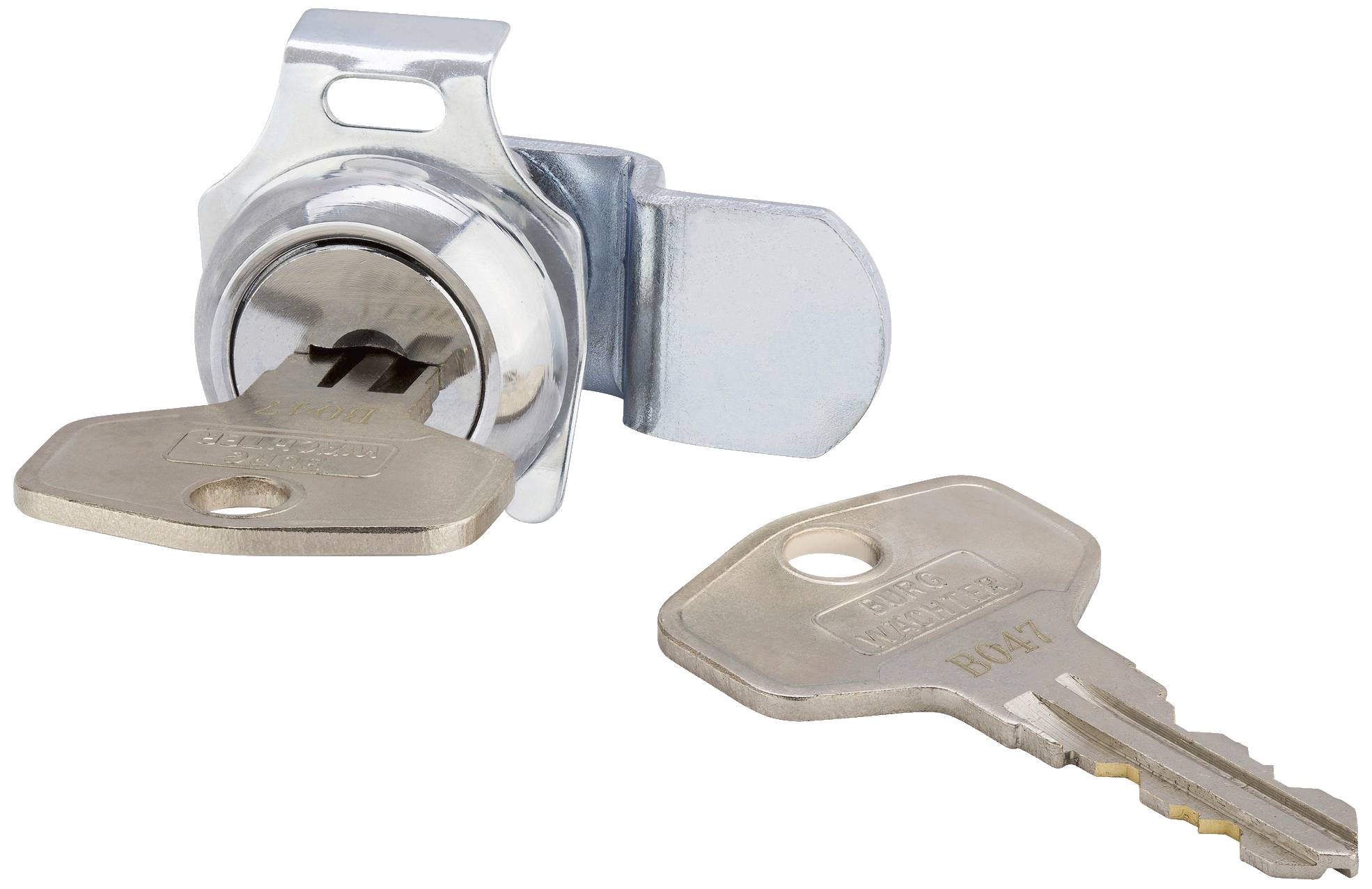 Ein Metallschloss mit einem eingesteckten Schlüssel und einem zweiten Schlüssel daneben auf einer weißen Oberfläche.