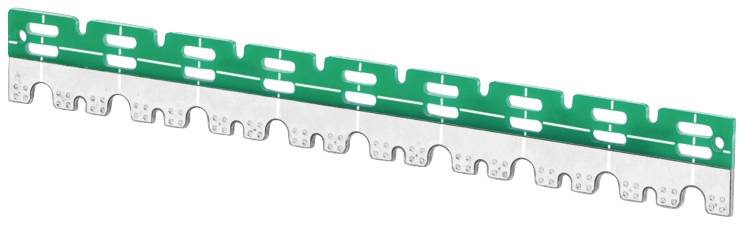 Metallschiene mit grünen Clips, die als Halterung oder Befestigungssystem verwendet wird. Sie besitzt abgerundete Kanten und gleichmäßige Aussparungen.