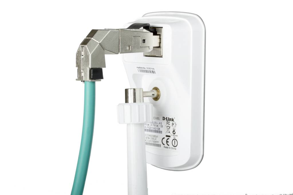 Ein weißes Gerät mit einer Ethernet-Verbindung und einem Koaxialkabel, möglicherweise ein Netzwerkteil oder ein Modem.