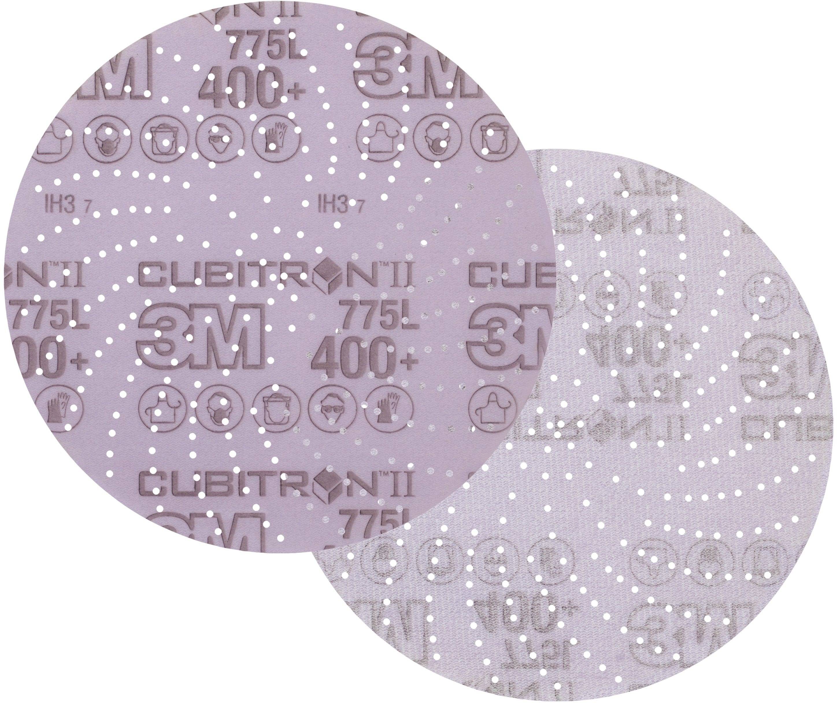 Zwei runde Schleifscheiben mit der Aufschrift '3M Cubitron II 775L 400+'. Die Scheiben sind perforiert und haben ein spiralförmiges Muster.