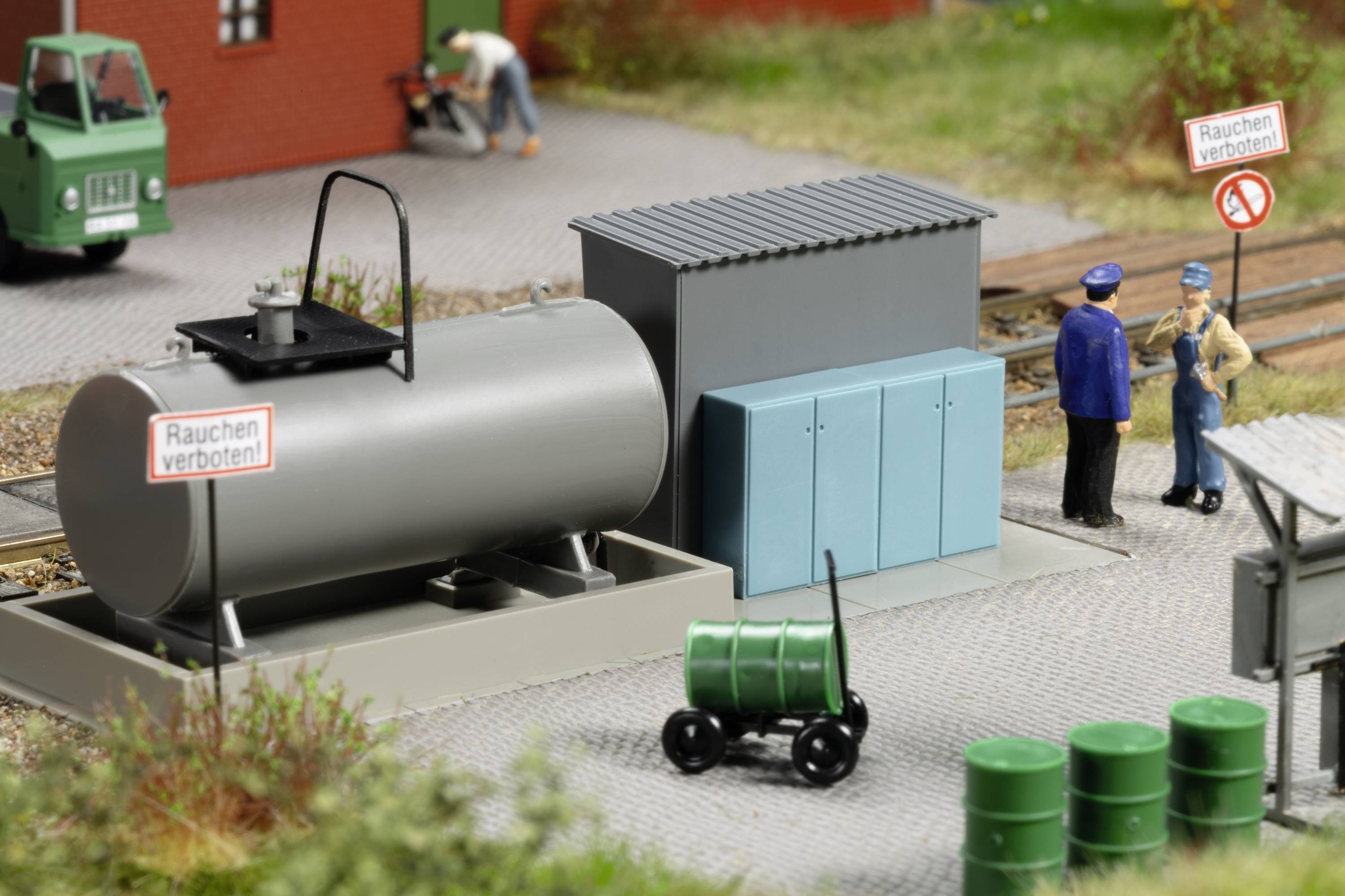 Auhagen 11469 H0 Kleinlok-Tankstelle