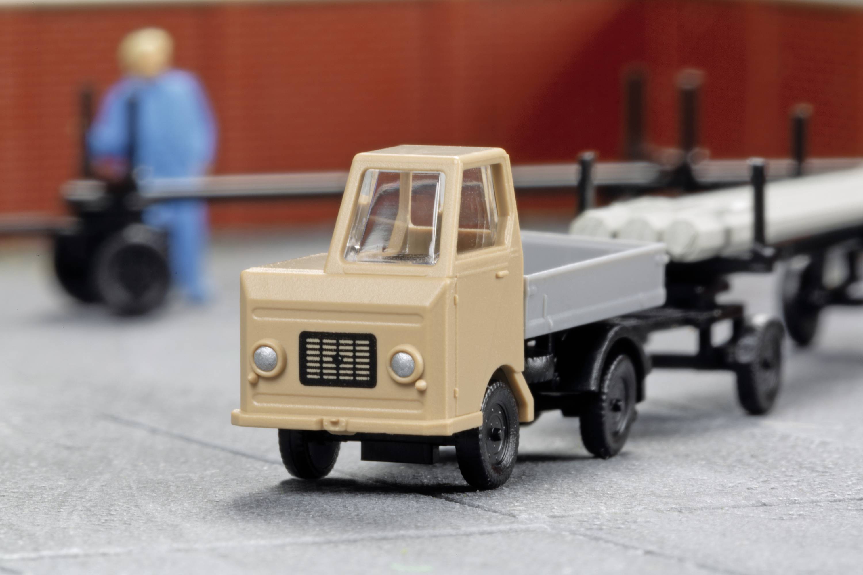 Auhagen 44658 N LKW Modell Multicar M22 Pritsche mit Langmaterialanhänger