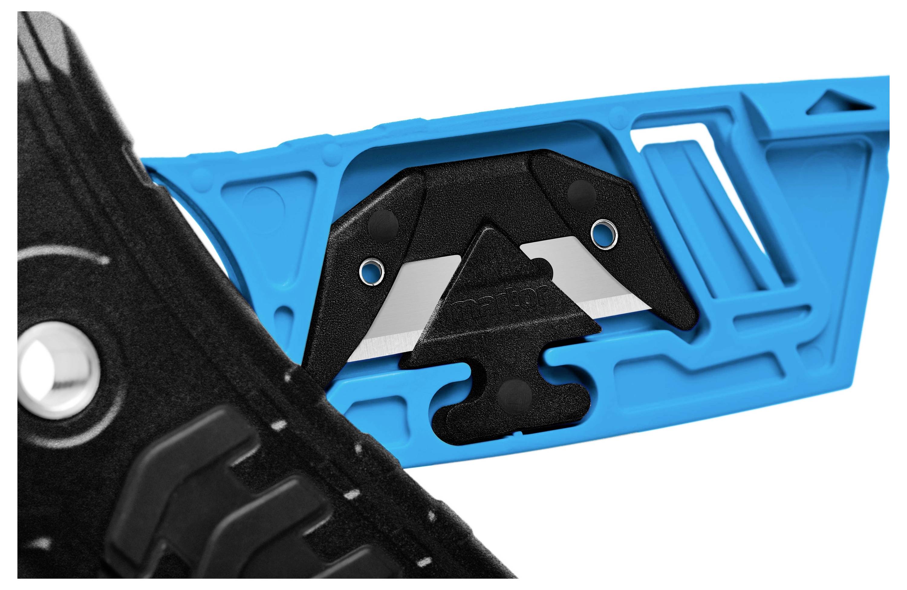 Nahaufnahme eines schwarzen und blauen Cuttermessers mit einer sichtbaren Klinge und einem blauen Gehäuse für präzises Schneiden.