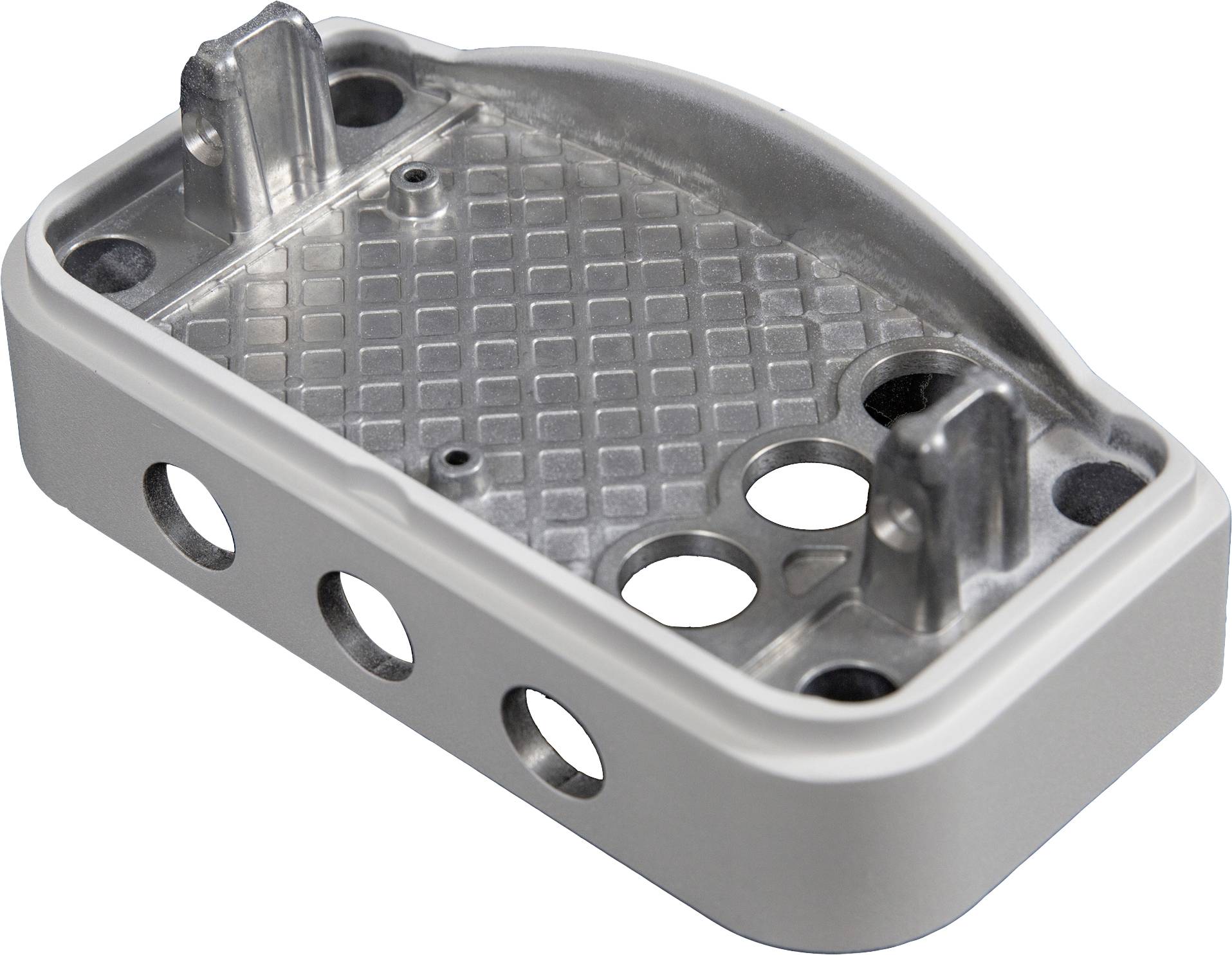 Metallplatte mit rechteckiger Basis, erhöhter Kante und mehreren Löchern. Die Oberfläche ist gerastert, vermutlich für technischen Gebrauch.