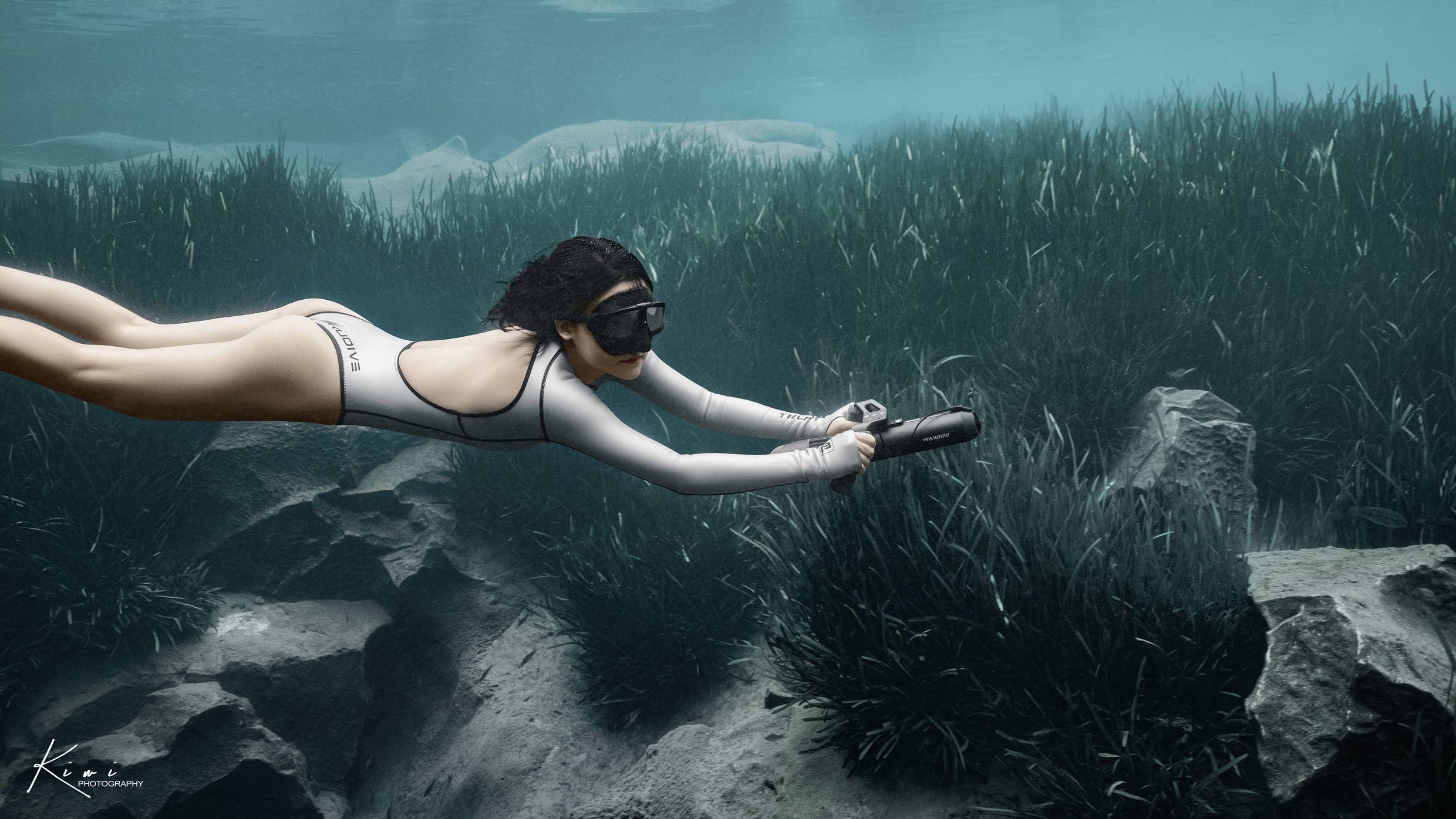 WAYDOO Subnado Unterwasser Scooter Schwarz Li-Ion 25.2 V 3900 mAh