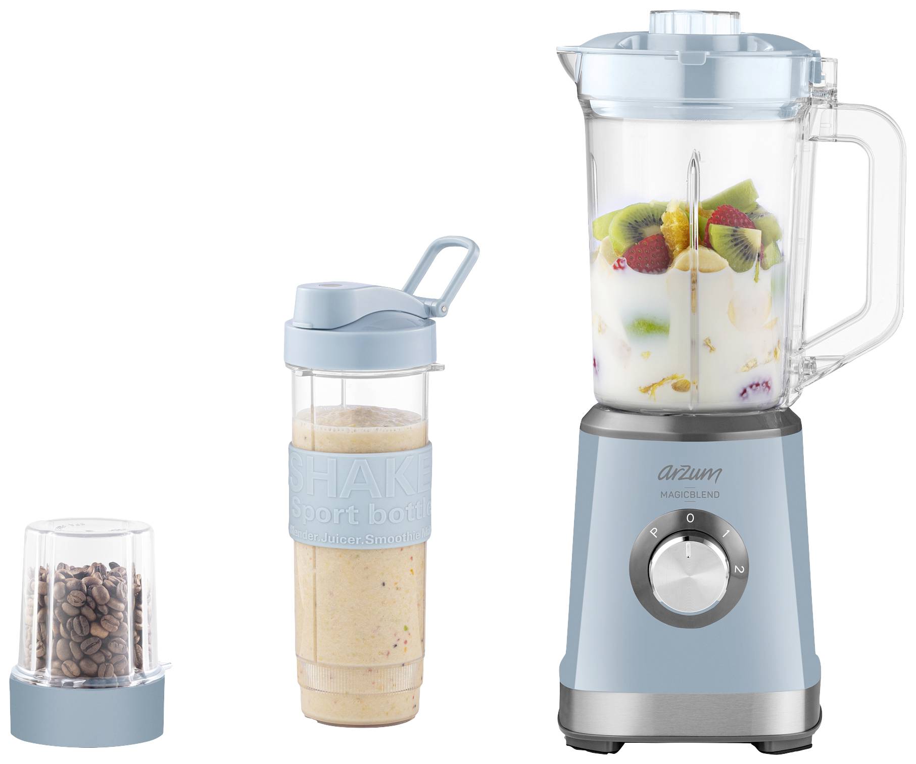 Blauer Standmixer mit Früchten und Milch gefüllt; daneben ein Becher voller Flüssigkeit und ein kleiner Behälter mit Bohnen.