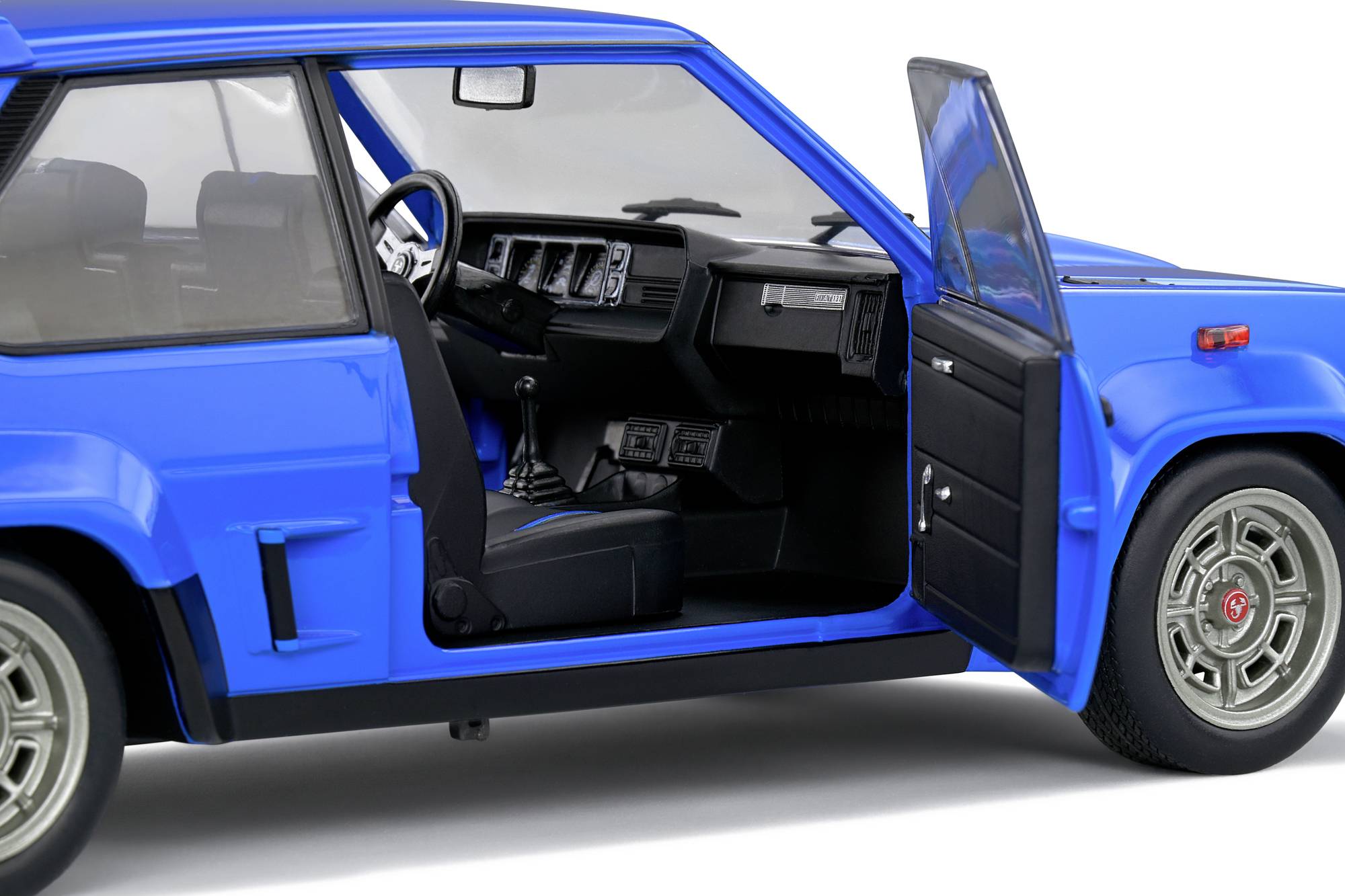 Solido Fiat 131 Abarth blau 1:18 Modellauto
