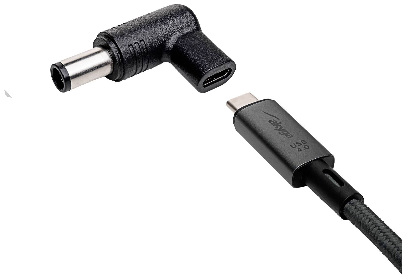 Ein schwarzer USB-C-Stecker neben einem abgewinkelten Netzteilstecker. Beide Stecker sind für den Anschluss an elektronische Geräte vorgesehen.