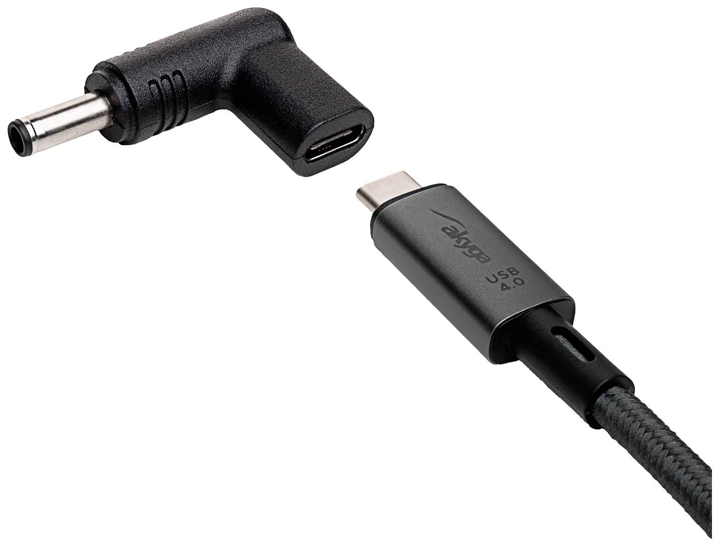 Ein Ladekabel mit abgewinkeltem Anschluss auf der einen Seite und einem USB-C-Anschluss auf der anderen Seite vor weißem Hintergrund.
