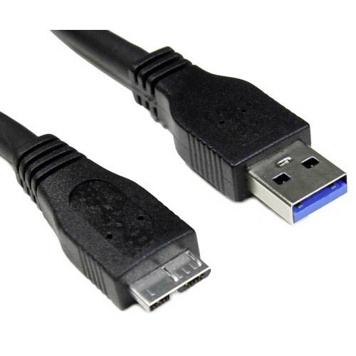 Ein schwarzes USB 3.0-Kabel mit blauer Markierung, das auf einer Seite einen Standard-USB-Stecker und auf der anderen einen Micro-USB-Stecker hat.