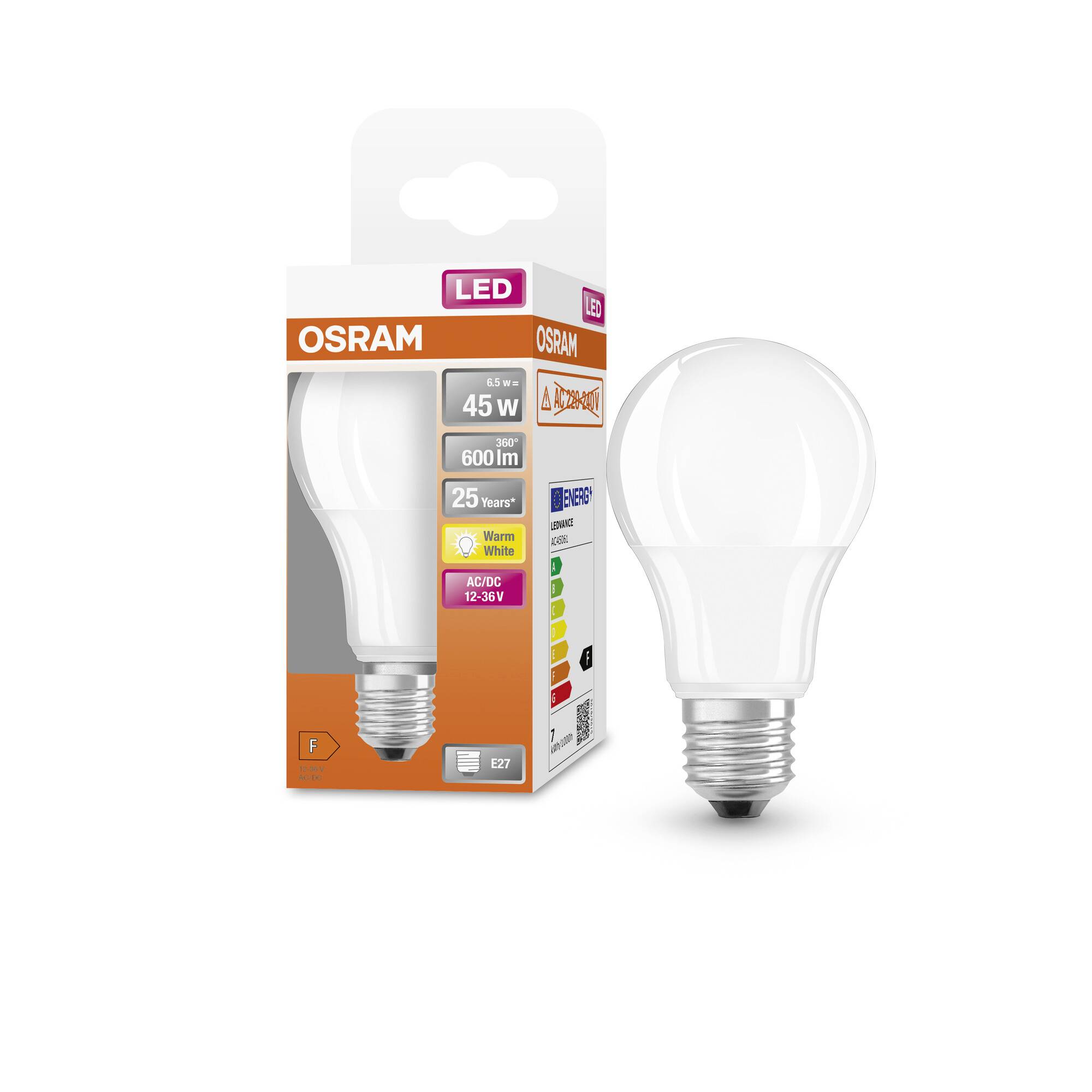 Eine OSRAM LED-Glühbirne neben ihrer Verpackung. Verpackung zeigt 45W-Äquivalent, 650 lm, warmweiß, E27, Energieklasse F.