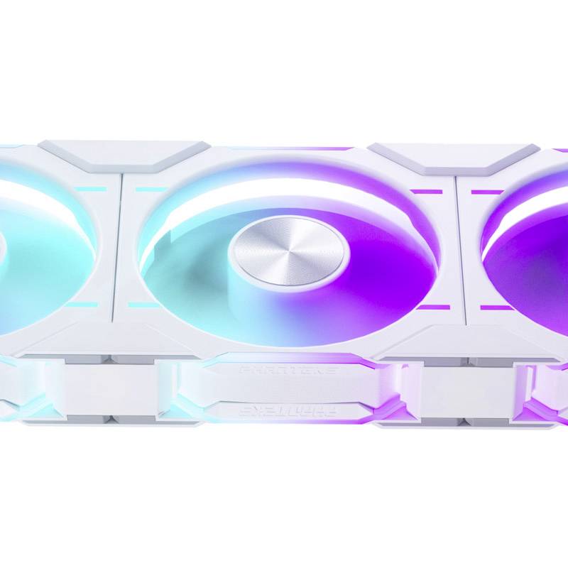 Drei RGB-beleuchtete, weiße Computerkühler mit leuchtenden Farben, nebeneinander angeordnet.