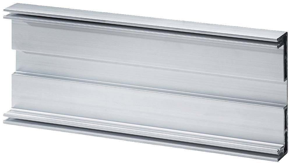 Metallprofil in silberner Farbe mit rechteckiger Form und mehreren Ebenen. Verwendet für Bau- oder Konstruktionszwecke.