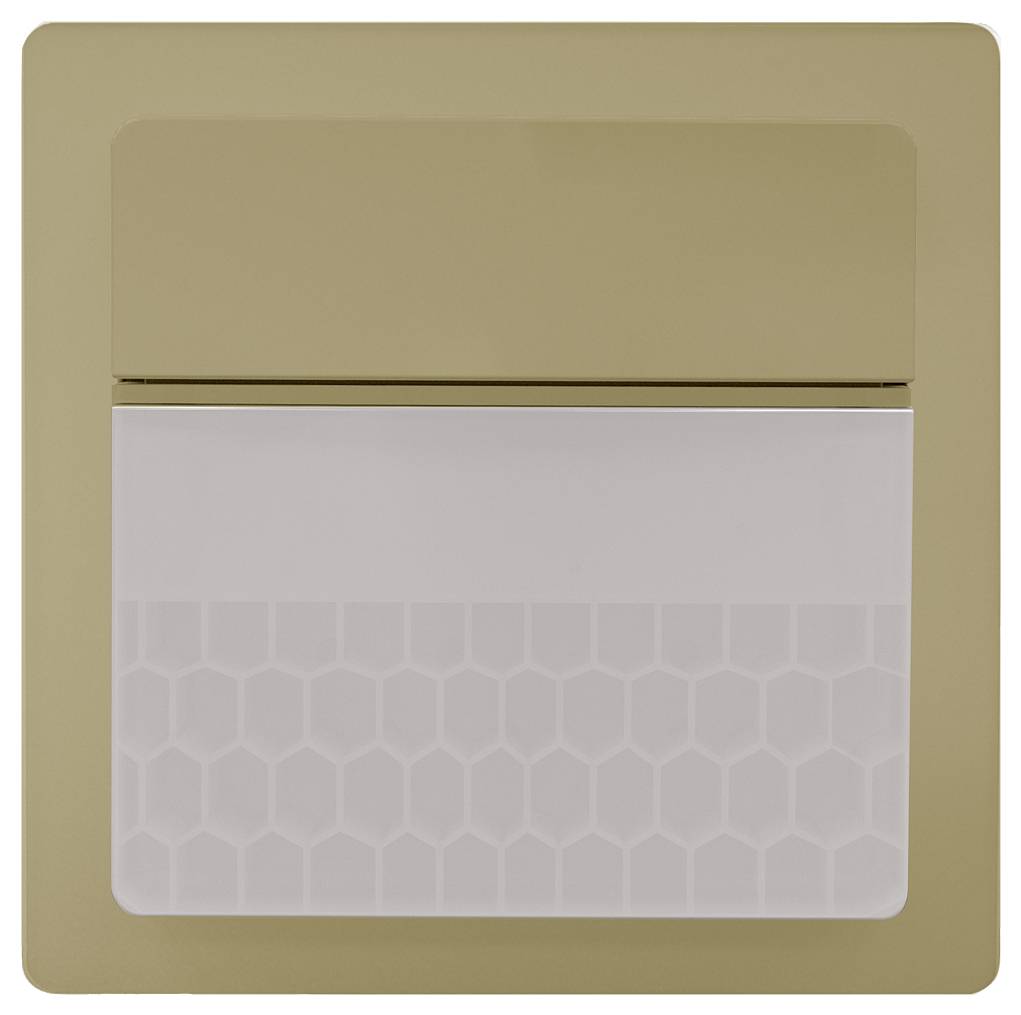 Eine goldfarbene Wandleuchte mit einem weißen, hexagonal gemusterten Lichtstreifen.