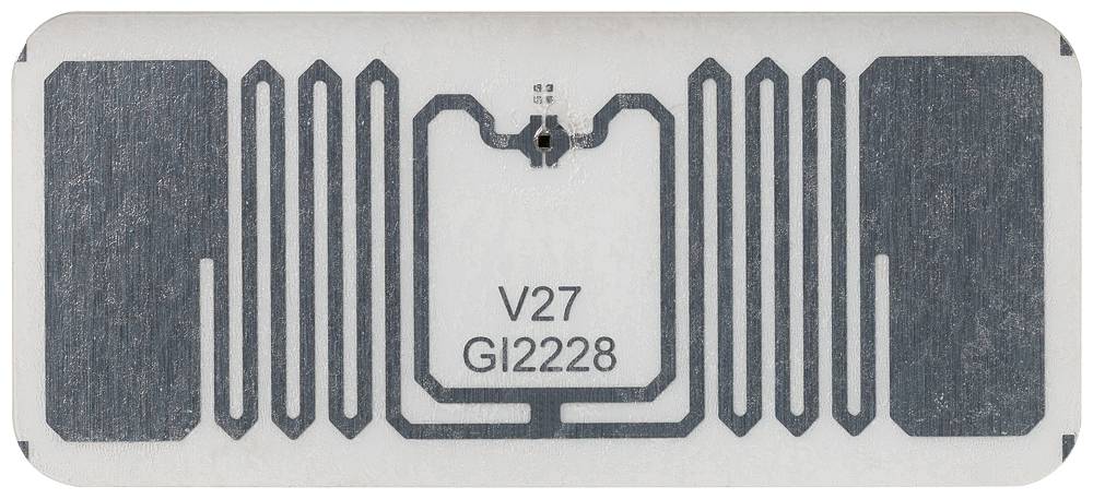Ein RFID-Tag mit komplexem Schaltungsdesign und der Aufschrift 'V27 G1228' in der Mitte, wird zur elektronischen Identifizierung verwendet.