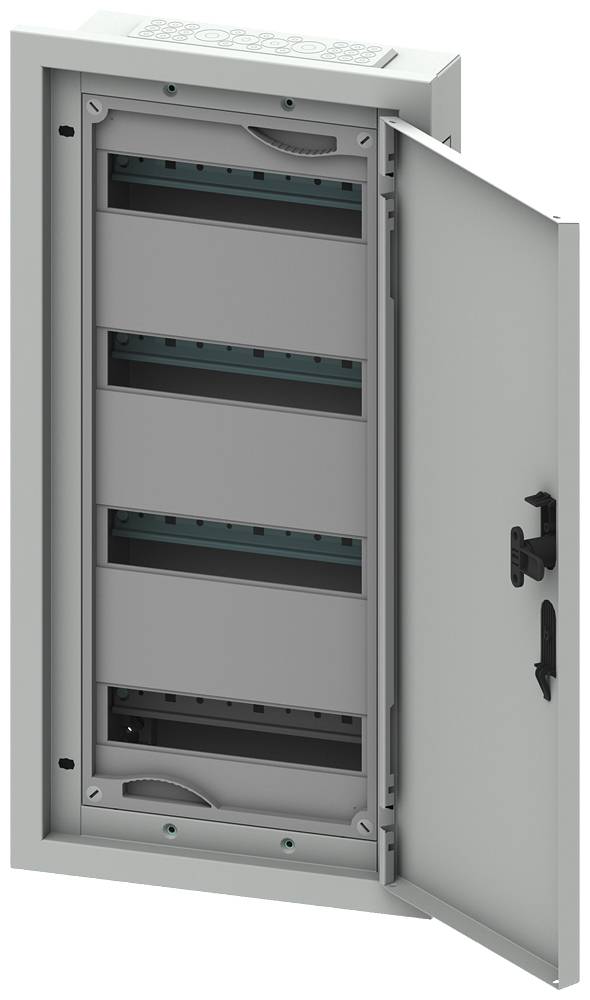 Ein geöffneter Schaltschrank mit mehreren leeren Einbauschächten und einem Verriegelungsmechanismus an der offenen Tür.