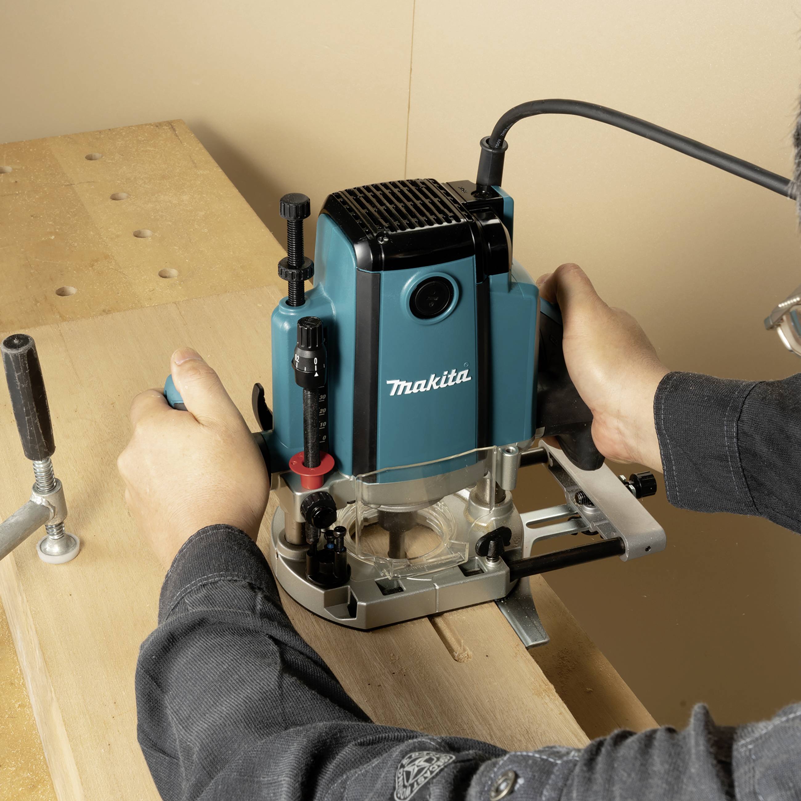 Makita Oberfräse RP1802X07