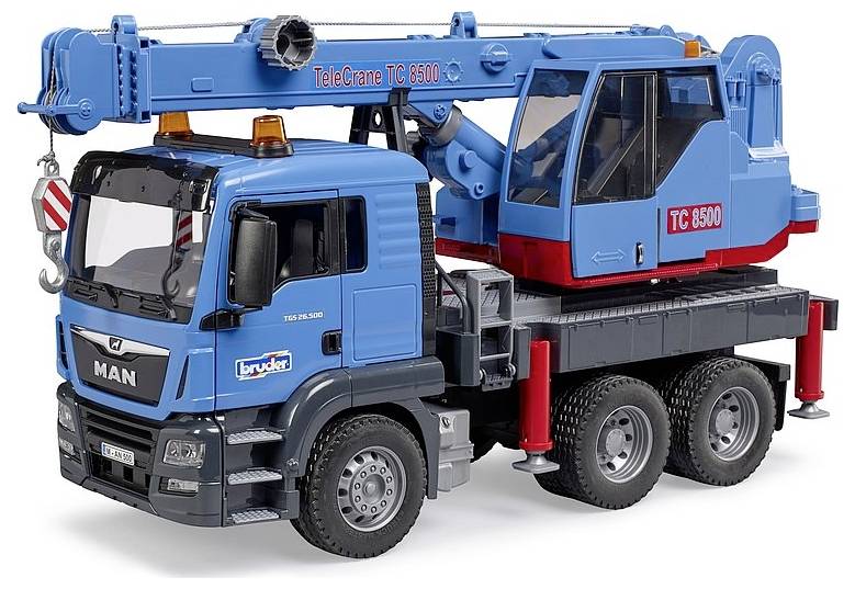Ein blauer Spielzeugkranwagen mit rotem Ausleger und silbernem Haken. Modell 'MAN'. Geeignet für Kinder zum Spielen und Entdecken.