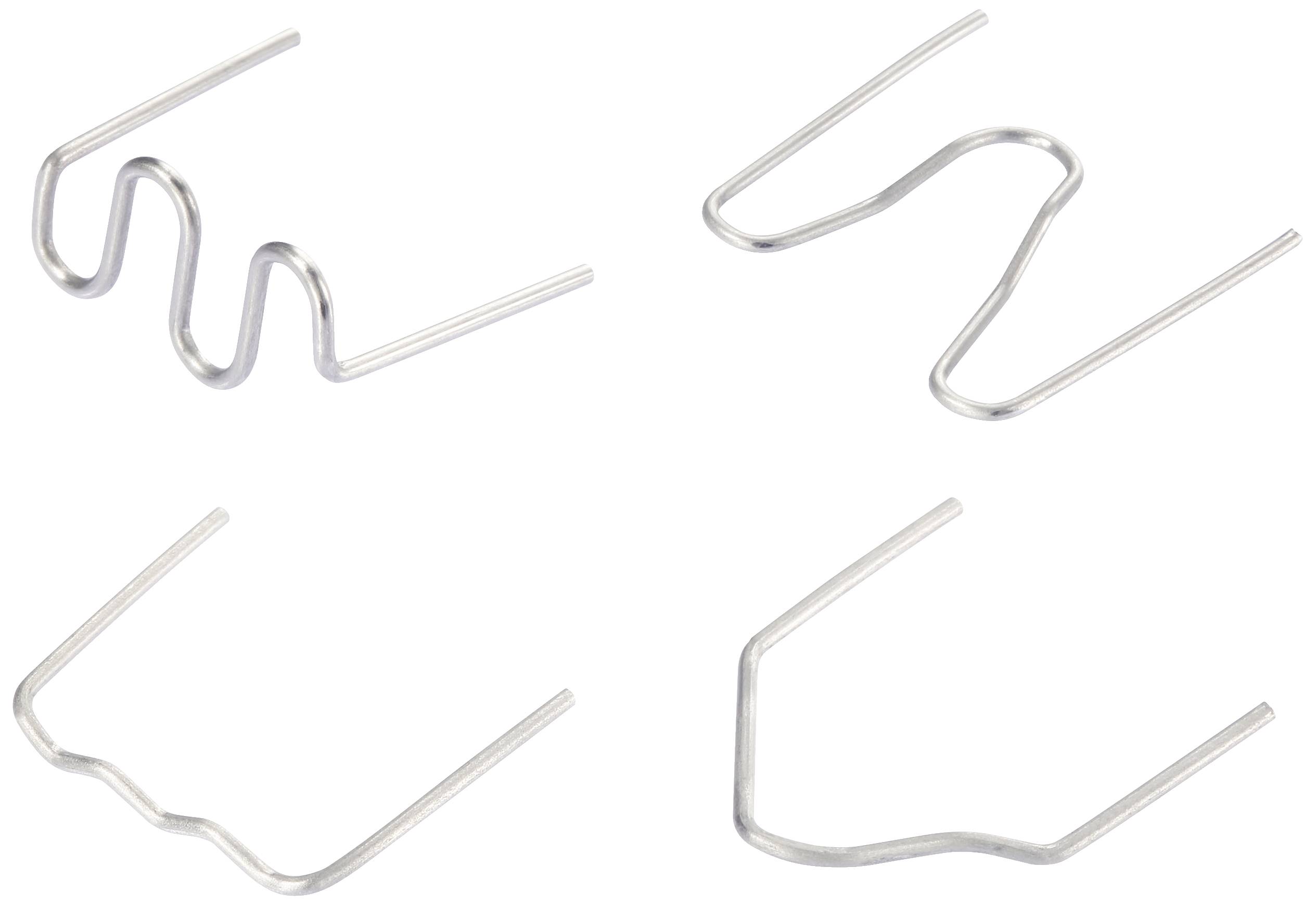 Vier verschiedene Drahtformen aus Metall, ähnlich Haken, auf weißem Hintergrund. Sie sind unterschiedlich gebogen und haben geometrische Muster.
