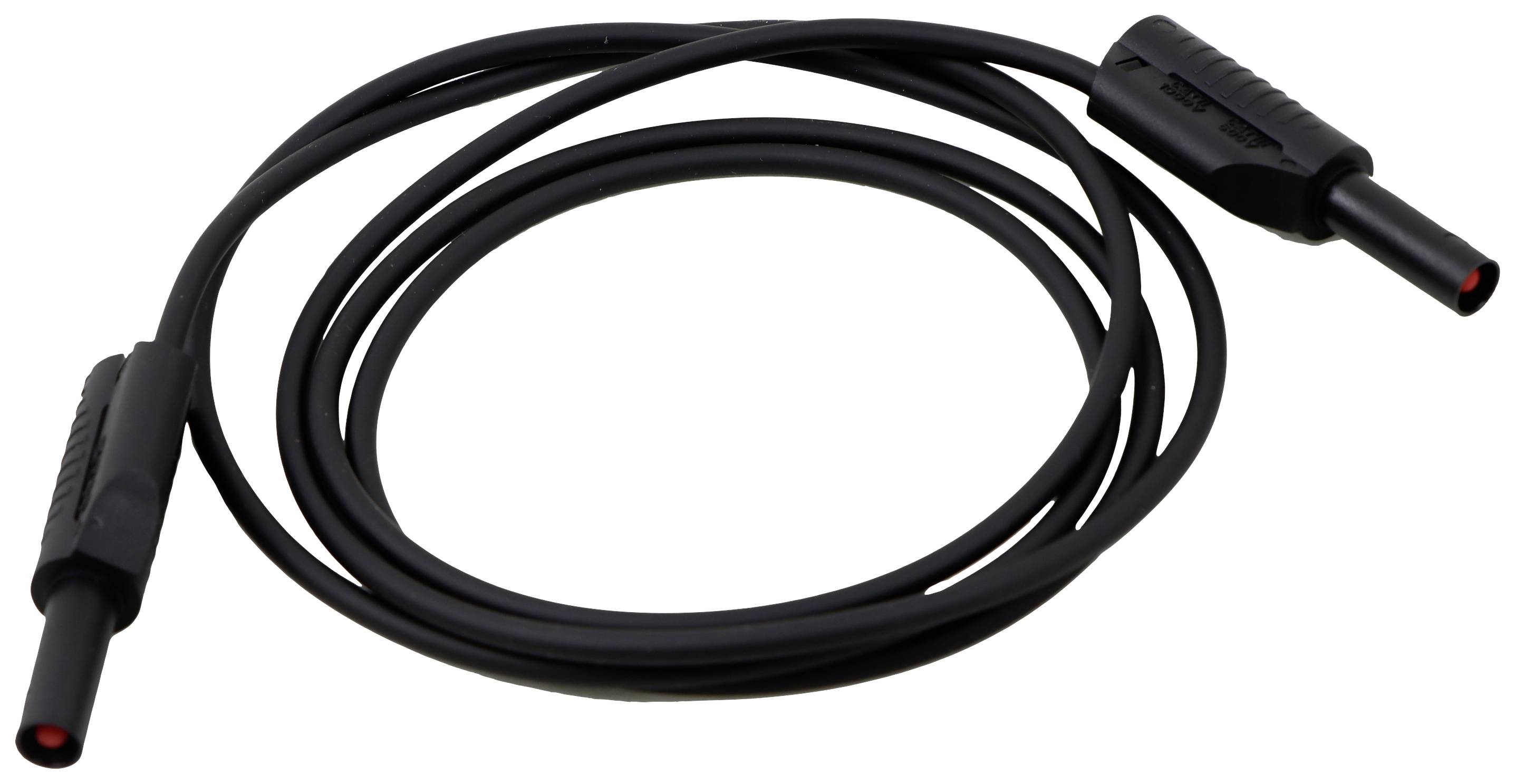 Schwarzes Audiokabel mit zwei Steckern an den Enden, aufgerollt auf einem weißen Hintergrund.