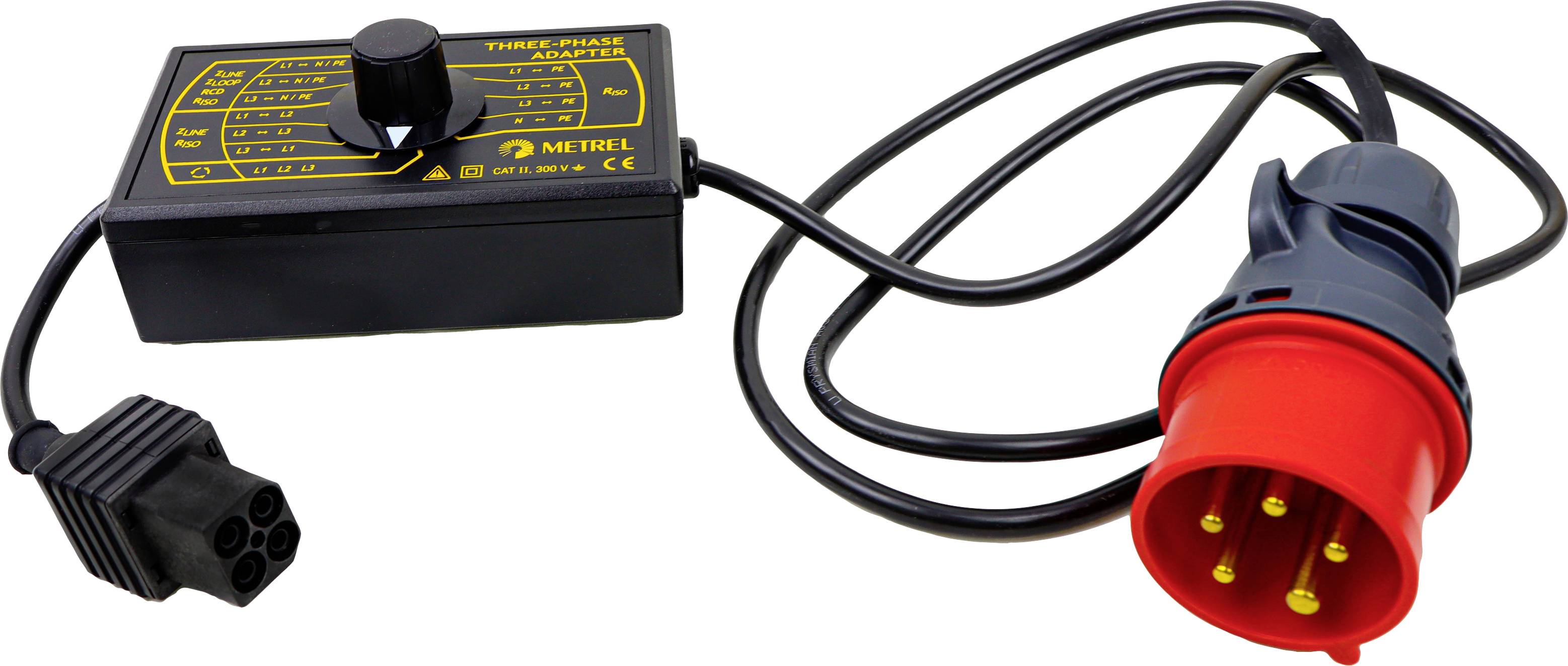 Ein dreiphasiger Adapter mit einem schwarzen Kasten und einem roten Stecker, verwendet zum Anschließen elektrischer Geräte.