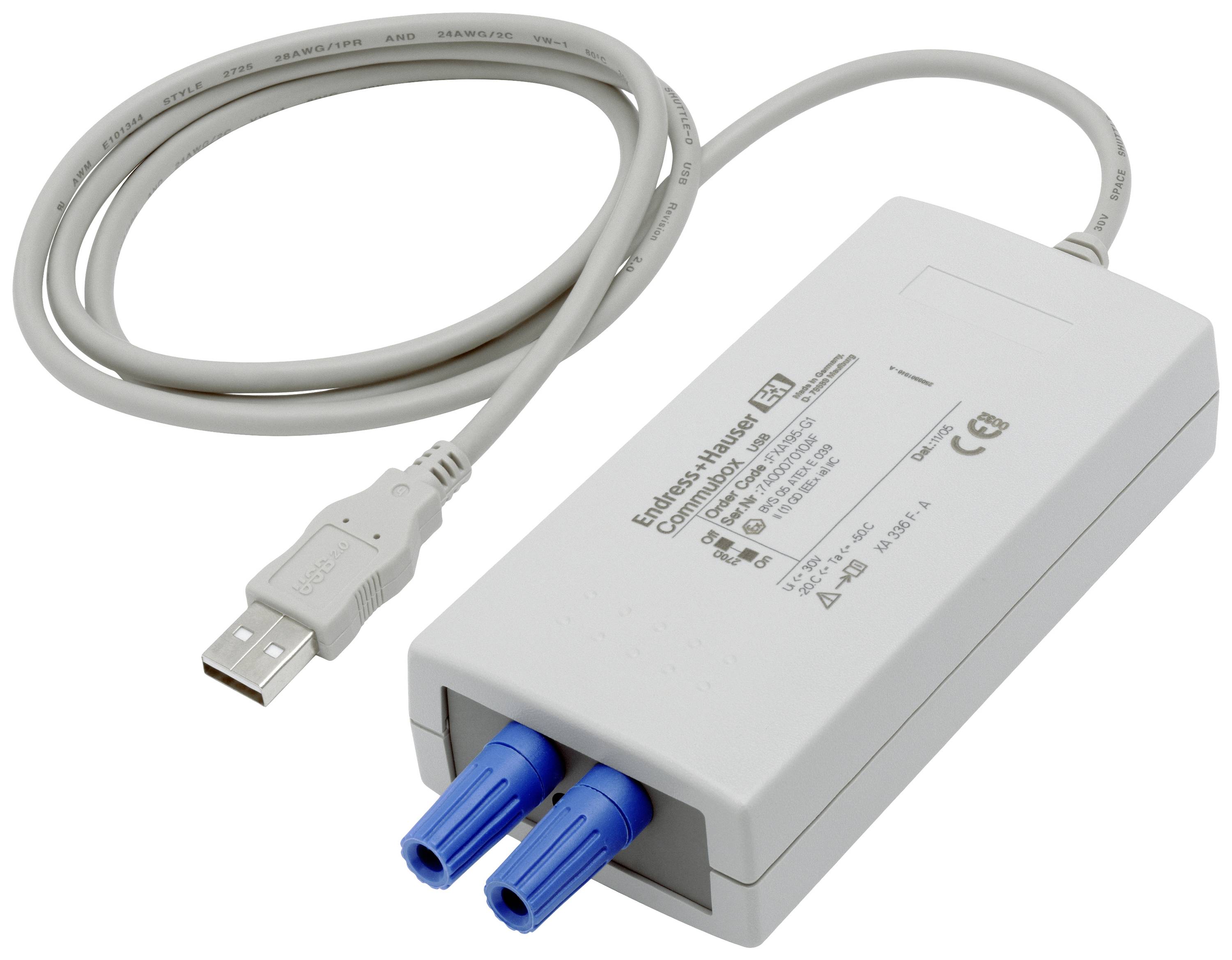 Weißes Batterieladegerät mit zwei blauen Anschlüssen und einem USB-Kabel.