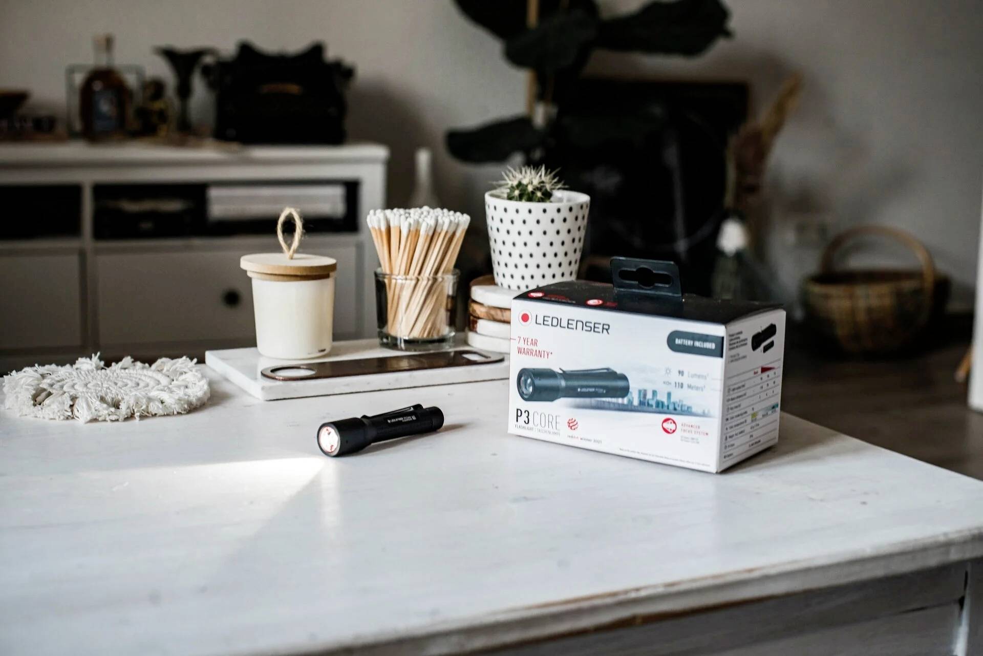 Ledlenser P3 Core LED Taschenlampe mit Gürtelclip batteriebetrieben 90 lm 6 h 42 g