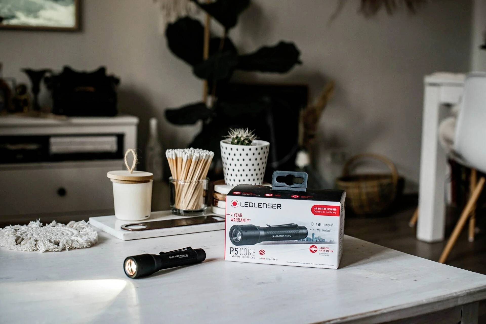 Ledlenser P5 Core LED Stablampe mit Gürtelclip batteriebetrieben 150 lm 12 h 83 g