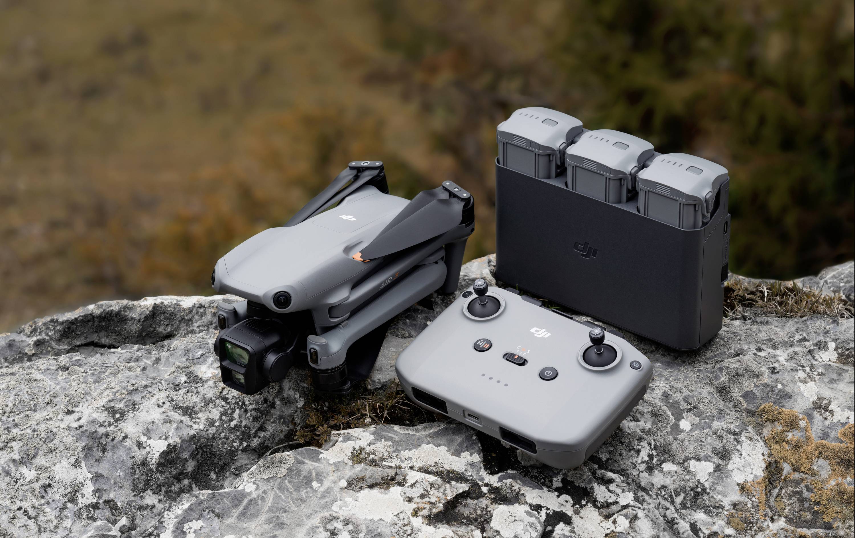 DJI Air 3 Fly More Combo (RC-N2) Quadrocopter RtF Dual Kameraflug, Profi Lichtgrau