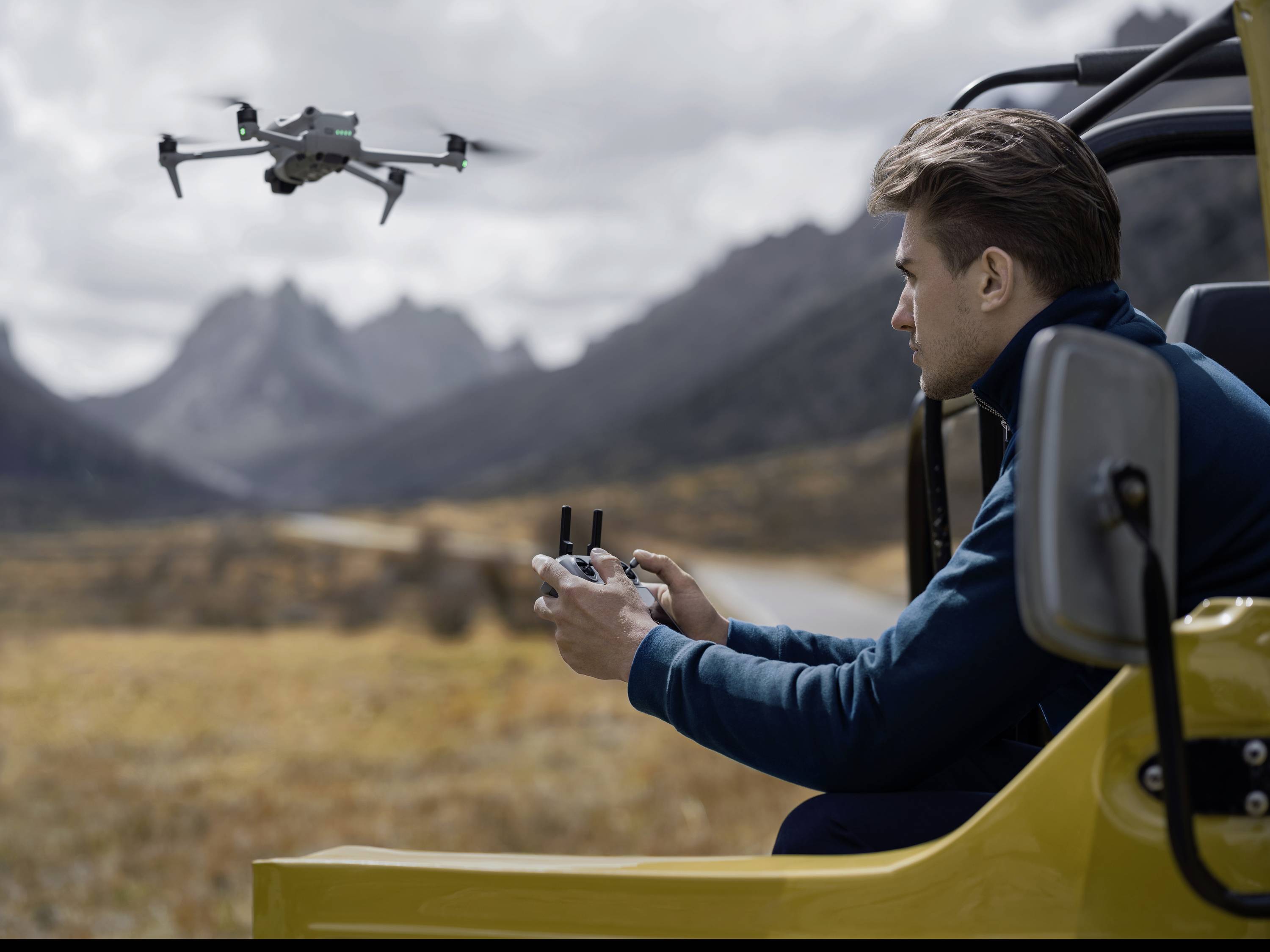 DJI Air 3 Fly More Combo (RC-N2) Quadrocopter RtF Dual Kameraflug, Profi Lichtgrau