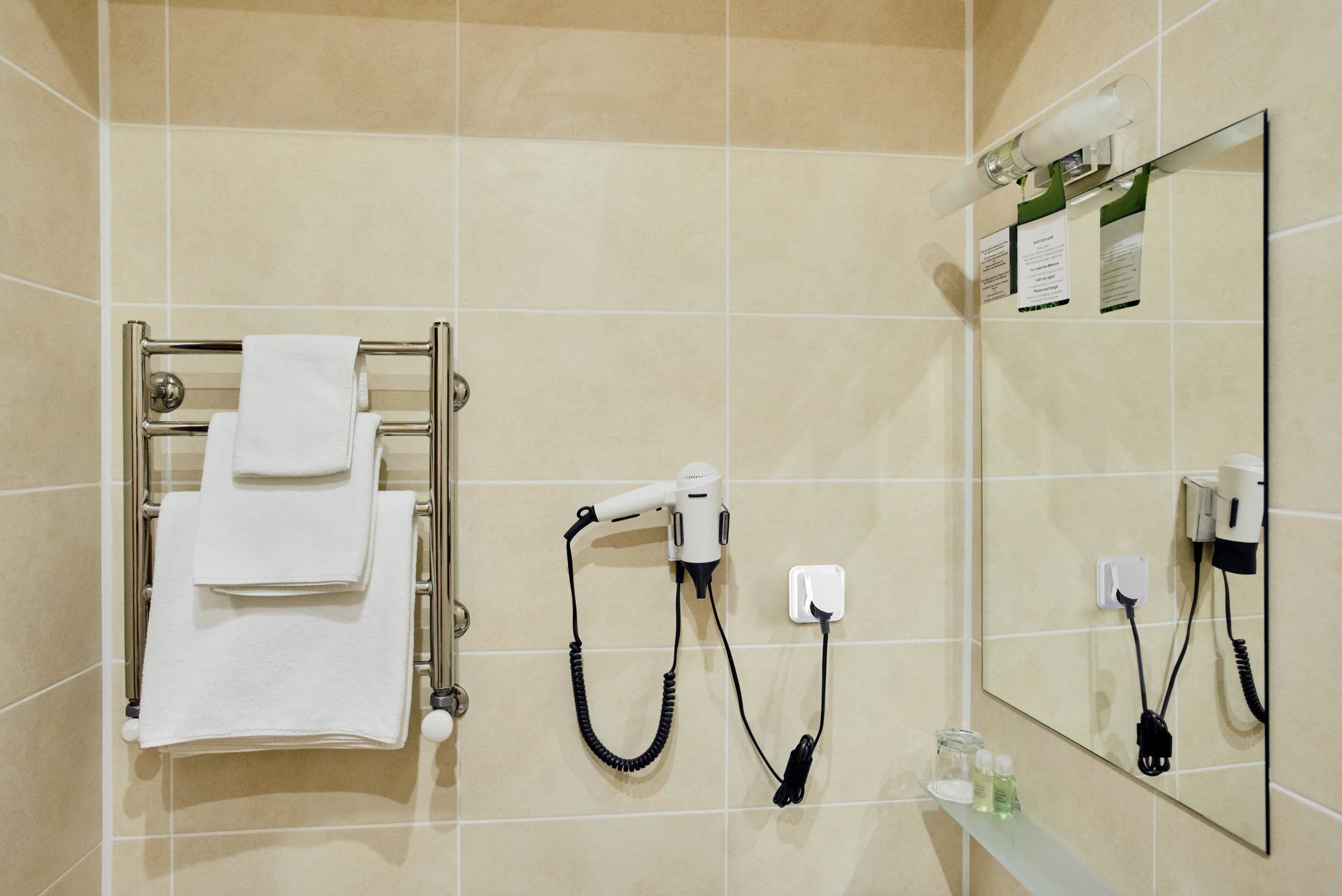 Sygonix SY-5775152 1fach Unterputz-Fehlerstrom-Sicherheitssteckdose erhöhter Berührungsschutz IP44 Weiß