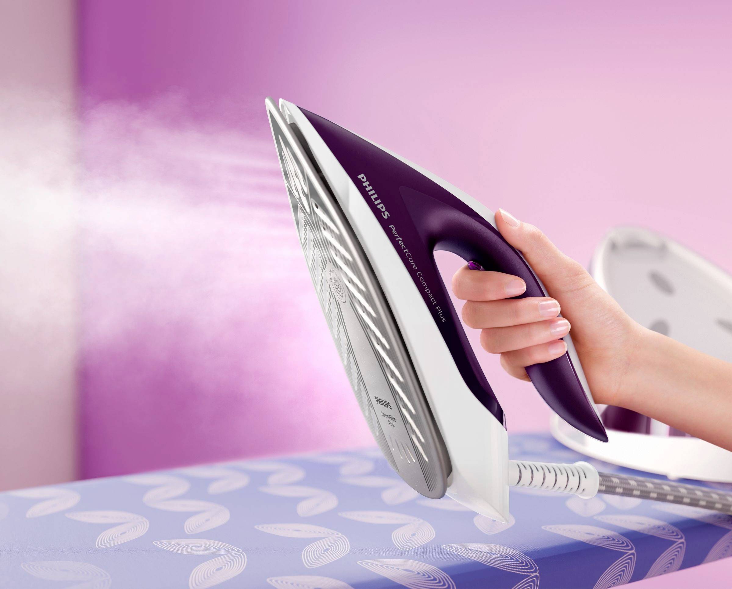 Philips Home PerfectCare Compact Plus GC7933/30 Dampfbügelstation 2400W Lila, Weiß