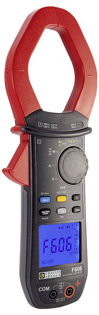 Zangenamperemeter, vertikal gehalten, schwarzes Gehäuse mit rotem Zangenkopf, blau beleuchtetes Display zeigt Messwerte an.