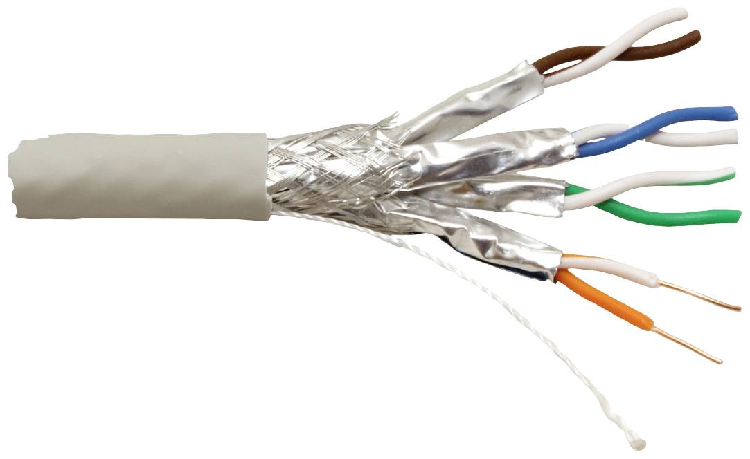 Ein offenes Ethernet-Kabel zeigt farbcodierte Adern und Abschirmung, symbolisiert Netzwerktechnologie und Datenübertragung.