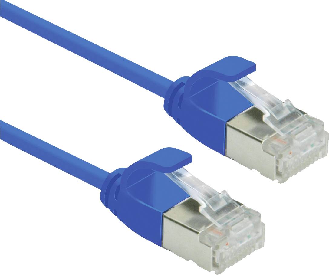Ein blaues Ethernet-Kabel mit zwei RJ45-Steckern, das für die Verbindung von Netzwerkgeräten wie Computern und Routern verwendet wird.