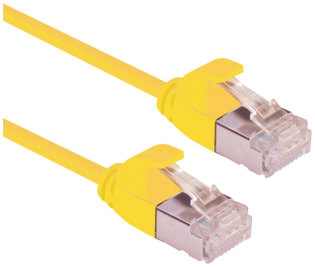 Zwei gelbe Ethernet-Kabel mit transparenten Steckern, in einem technischen Umfeld.
