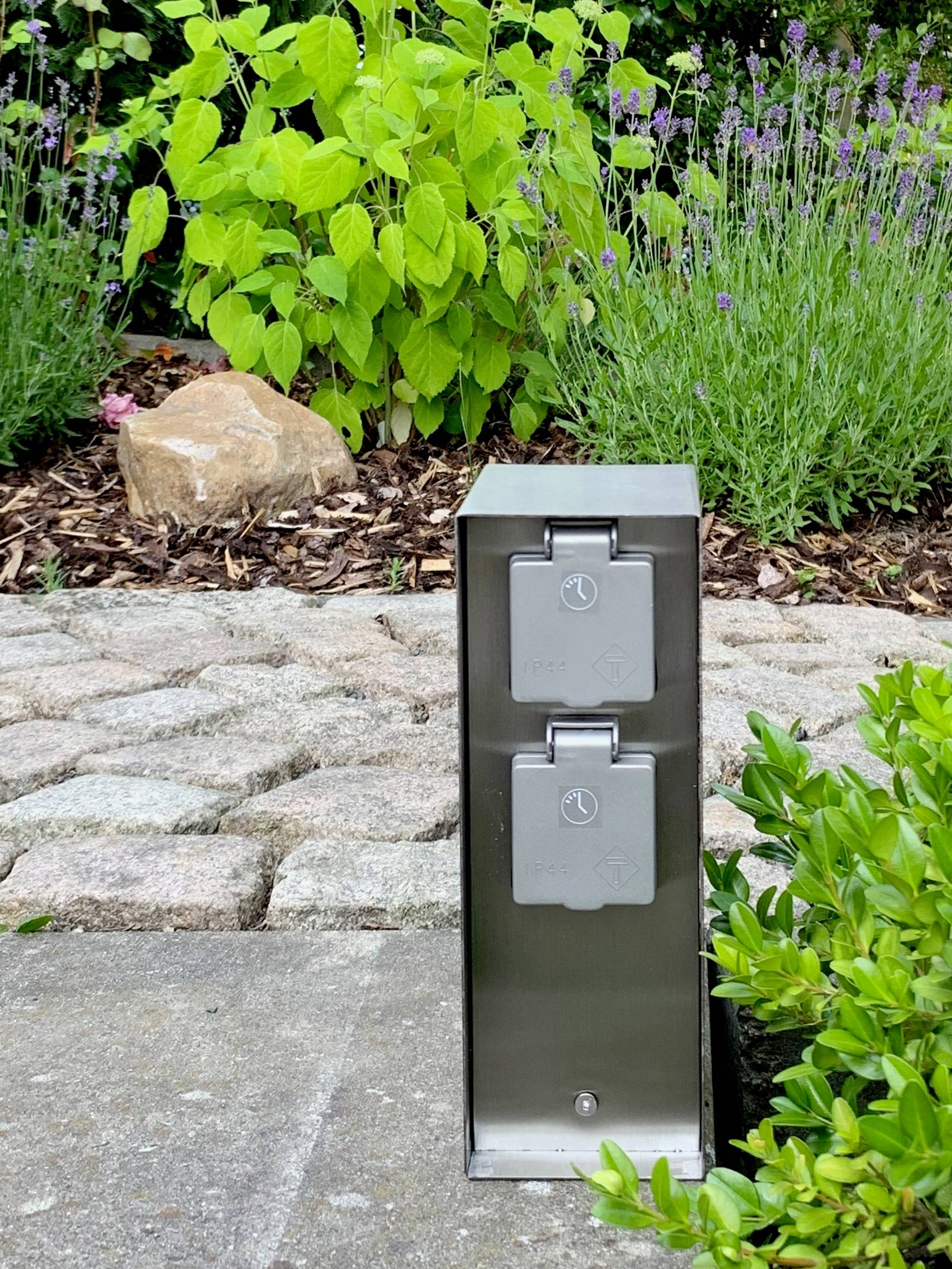 BOLD 10039 Gartensteckdose mit Zeitschaltuhr 2fach Edelstahl ohne Kabel, mit Zeitschaltuhr